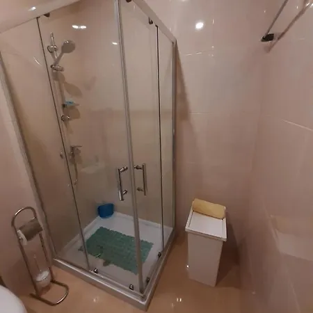 1.dezembro House * Пениши
